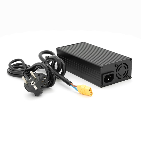 Зарядний пристрій акумуляторів LiFePO4 12V (14.6V), 4S,20A, штекер XT-90, с индикацией Зарядний пристрій акумуляторів LiFePO4 12V (14.6V), 4S,20A, штекер XT-90, с индикацией