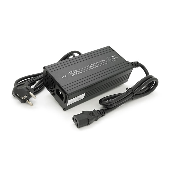 Зарядное устройство LiFePO4 12V 4S 10A для аккумуляторов, 14.6V, Triangle plug T-type C13 IEC, LED индикация, компактное для систем питания Зарядное устройство LiFePO4 12V 4S 10A для аккумуляторов, 14.6V, Triangle plug T-type C13 IEC, LED индикация, компактное для систем питания