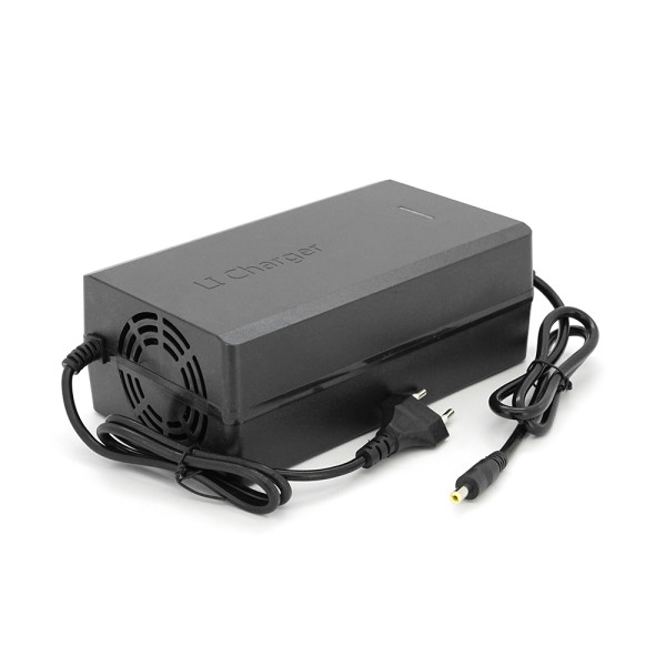Зарядное устройство Li-ion 60V (71,4V) 17S 8A 650W с индикацией и штекером 5.5*2.5 для быстрого и безопасного заряда аккумуляторов Зарядное устройство Li-ion 60V (71,4V) 17S 8A 650W с индикацией и штекером 5.5*2.5 для быстрого и безопасного заряда аккумуляторов