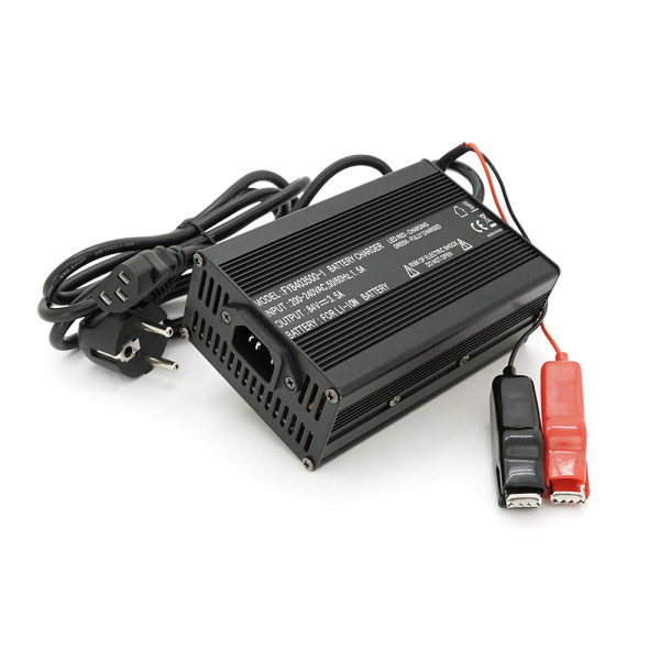 Зарядное устройство Li-ion 72V(84V), 20S, 3.5A для аккумуляторов с крокодилами, компактное 135x90x50mm, быстрое и безопасное решение для электровелосипедов и скутеров