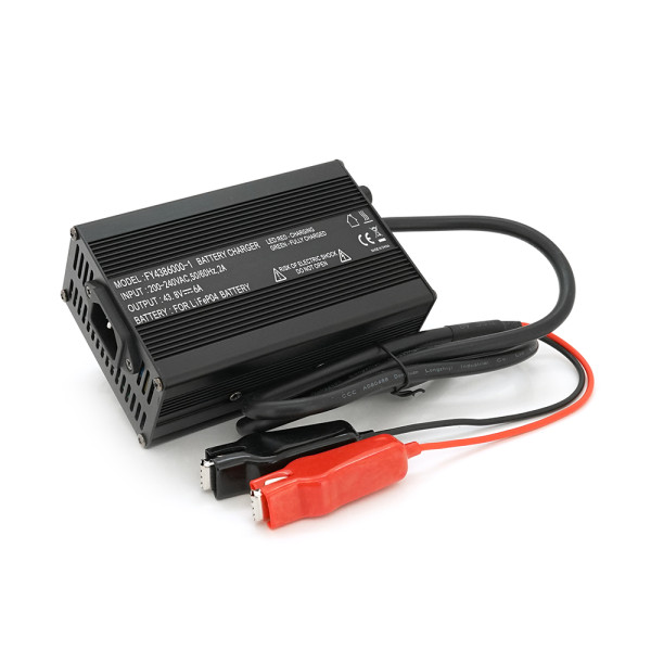 Зарядний пристрій для акумуляторів LiFePO4 36V (43,8V), 12S, 6A, компактний з індикатором заряду, крокодили, захист від перегріву та перевантаження Зарядний пристрій для акумуляторів LiFePO4 36V (43,8V), 12S, 6A, компактний з індикатором заряду, крокодили, захист від перегріву та перевантаження
