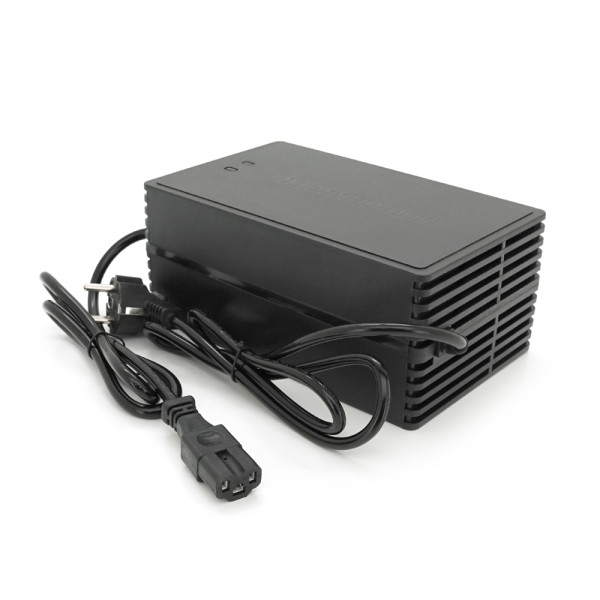 Зарядное устройство Li-ion 67,2В 16S 8A 600W Triangle plug для аккумуляторов систем электропитания Зарядное устройство Li-ion 67,2В 16S 8A 600W Triangle plug для аккумуляторов систем электропитания