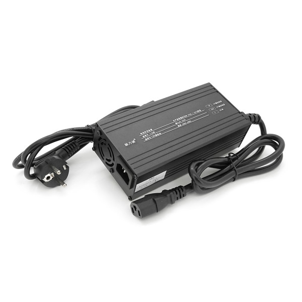 Зарядний пристрій для літій-іонних акумуляторів 12V 12,6V 3S 15A для електроінструментів та портативної електроніки з LED-індикацією 137x90x50mm Зарядний пристрій для літій-іонних акумуляторів 12V 12,6V 3S 15A для електроінструментів та портативної електроніки з LED-індикацією 137x90x50mm