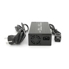 Зарядний пристрій для Li-ion акумуляторів 29,4 В 7S 10 А швидка зарядка з LED-індикацією захист від перегріву компактний дизайн для електровелосипедів та інструментів