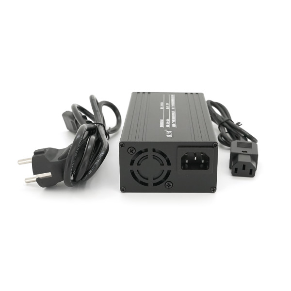 Зарядний пристрій для Li-ion акумуляторів 29,4 В 7S 10 А швидка зарядка з LED-індикацією захист від перегріву компактний дизайн для електровелосипедів та інструментів Зарядний пристрій для Li-ion акумуляторів 29,4 В 7S 10 А швидка зарядка з LED-індикацією захист від перегріву компактний дизайн для електровелосипедів та інструментів