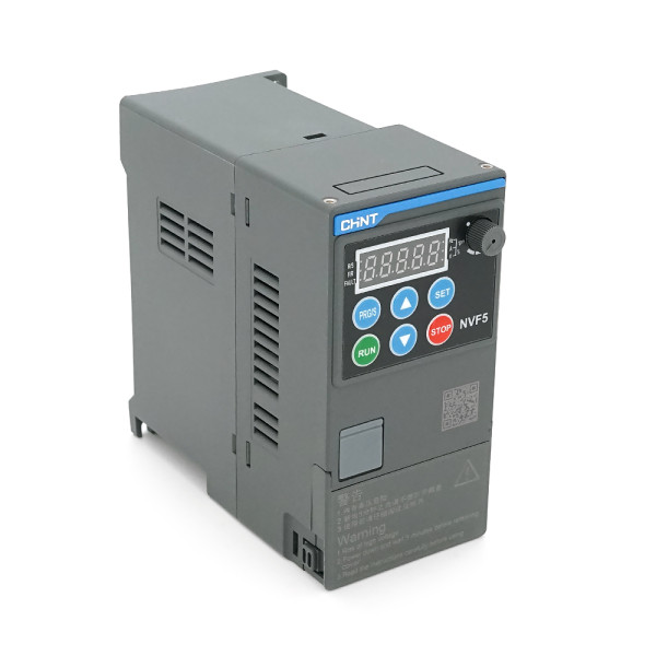 Преобразователь частоты CHINT NVF5-2.2/TD2, 2,2 кВт, 220В, 400Гц-max, векторный, 1 фаза Преобразователь частоты CHINT NVF5-2.2/TD2, 2,2 кВт, 220В, 400Гц-max, векторный, 1 фаза