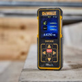 Далекомір лазерний DeWALT DW03050 для точного вимірювання відстані до 50 м з високою точністю та живленням від двох батарейок типу AAA Далекомір лазерний DeWALT DW03050 для точного вимірювання відстані до 50 м з високою точністю та живленням від двох батарейок типу AAA