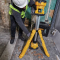 Фонарь светодиодный аккумуляторный DeWALT DCL079 для освещения помещений с совместимостью 18В XR Li-Ion, вес 7.4 кг, яркий и надежный источник света Фонарь светодиодный аккумуляторный DeWALT DCL079 для освещения помещений с совместимостью 18В XR Li-Ion, вес 7.4 кг, яркий и надежный источник света