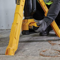 Фонарь светодиодный аккумуляторный DeWALT DCL079 для освещения помещений с совместимостью 18В XR Li-Ion, вес 7.4 кг, яркий и надежный источник света Фонарь светодиодный аккумуляторный DeWALT DCL079 для освещения помещений с совместимостью 18В XR Li-Ion, вес 7.4 кг, яркий и надежный источник света