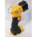 Фонарь светодиодный аккумуляторный DeWALT DCL040 для работы с 18В XR Li-Ion, вес 0.6 кг, яркое освещение и компактный дизайн Фонарь светодиодный аккумуляторный DeWALT DCL040 для работы с 18В XR Li-Ion, вес 0.6 кг, яркое освещение и компактный дизайн